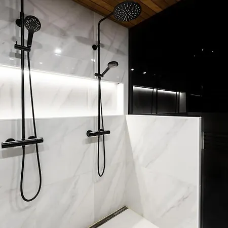 Ak - Modern With Jacuzzi *